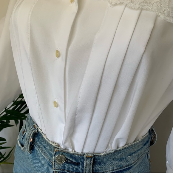 v i n t a g e :: Pleated Oversized Dainty Puritan Lace Collar Blouse - Picture 11 of 16